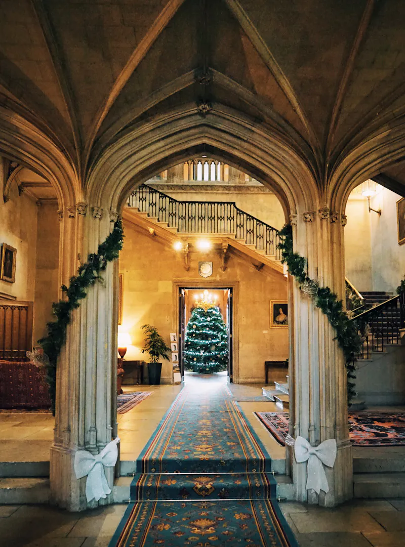 Entrance hall at Neo-Gothic Berkhamsted estate, G314 (photo 5)