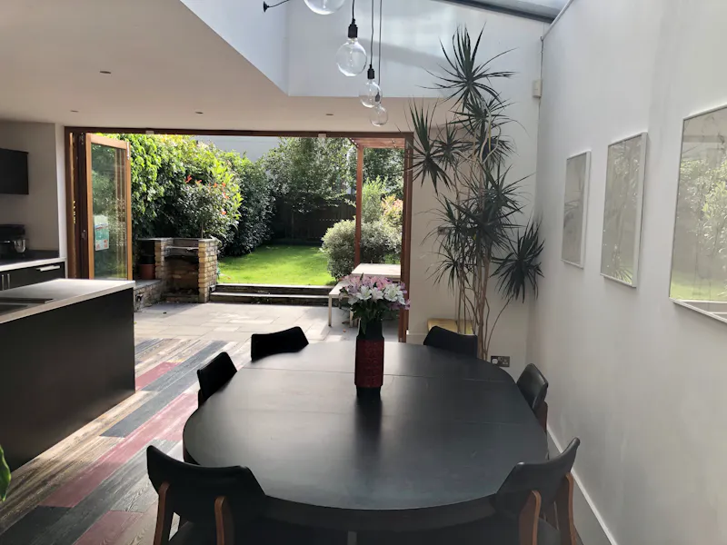 Dining room at Camberwell family house, B1897 (photo 13)