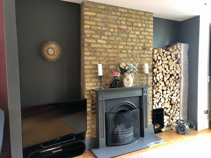 Fireplace at Camberwell family house, B1897 (photo 6)