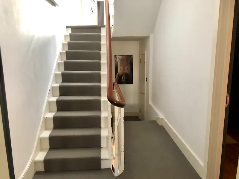 Landing at Camberwell family house, B1897 (photo 19)