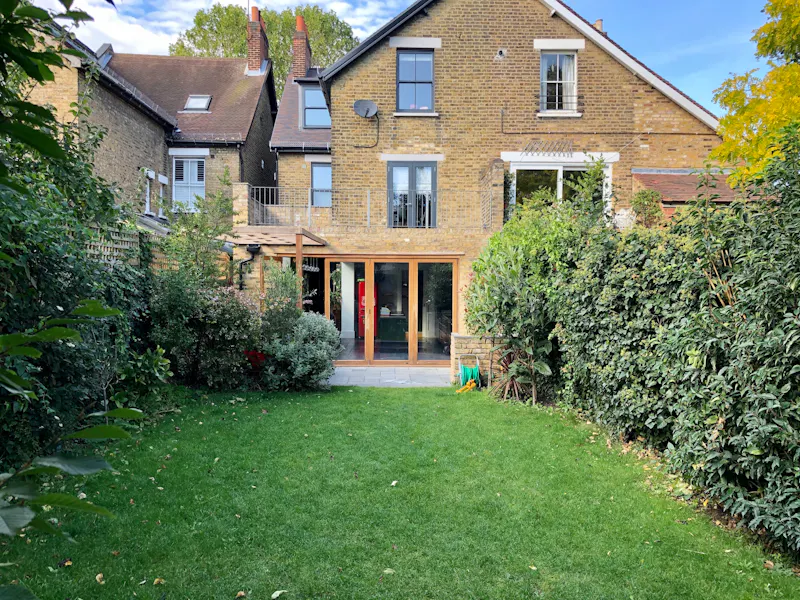 Garden at Camberwell family house, B1897 (photo 29)