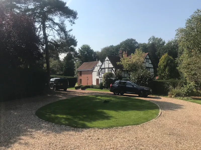 Driveway at Tudor-style Chobham farmhouse, F901 (photo 2)