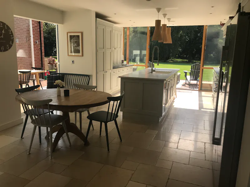 Open plan at Tudor-style Chobham farmhouse, F901 (photo 4)