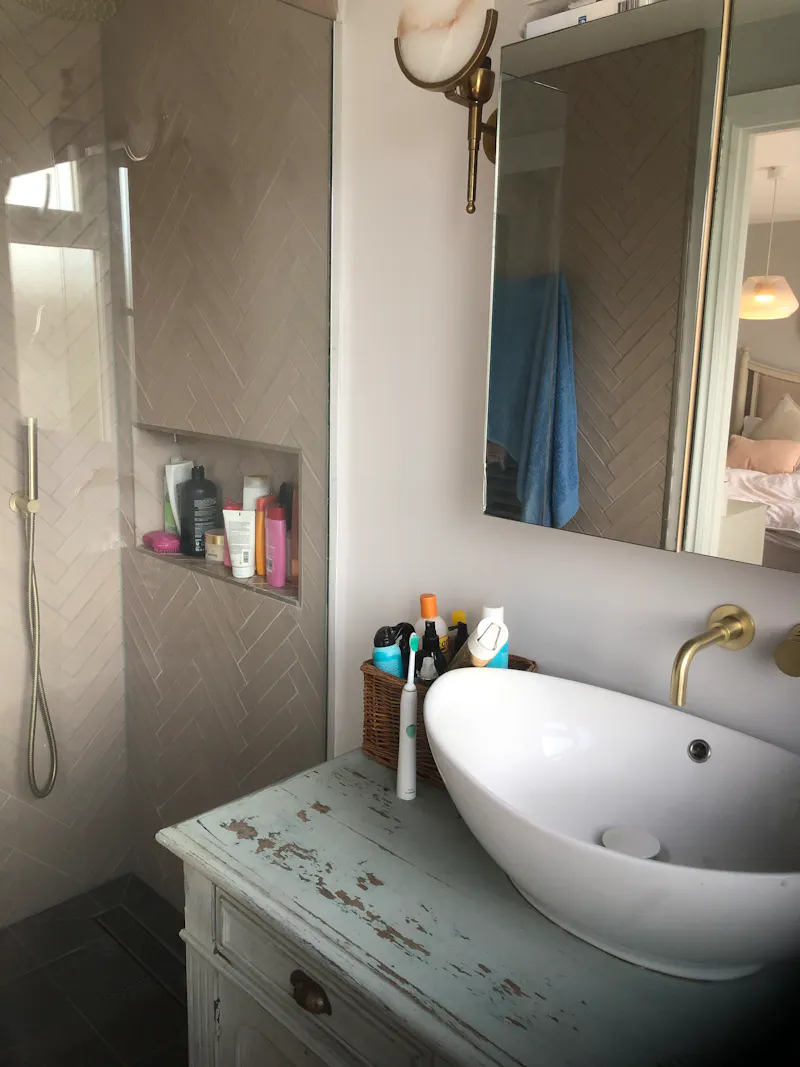 Bathroom at Modern Kensal Rise home, D2486 (photo 28)