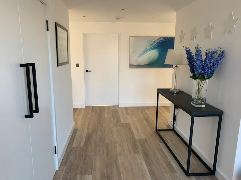 Entrance hall at Bracklesham beach house, K457 (photo 2)