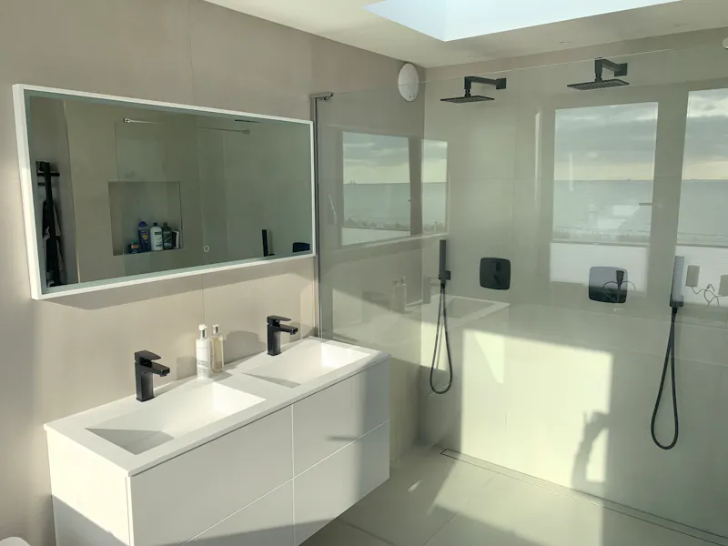 Bathroom at Bracklesham beach house, K457 (photo 9)