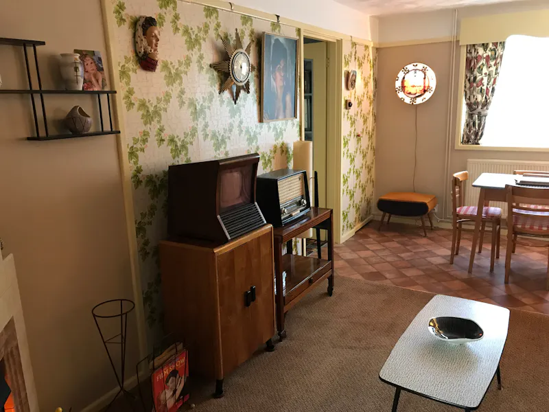 Authentic 50s Welwyn house, D2208 (photo 11)