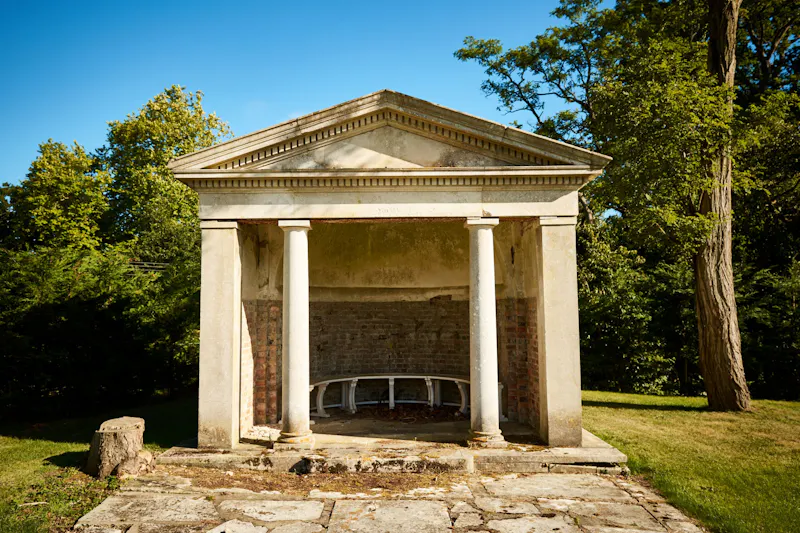 Folly / gazebo at Hampshire stately and Estate, A1537 (photo 33)