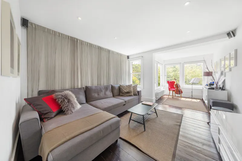 Living Room at Stylish Victorian Brixton house, B1899 (photo 9)