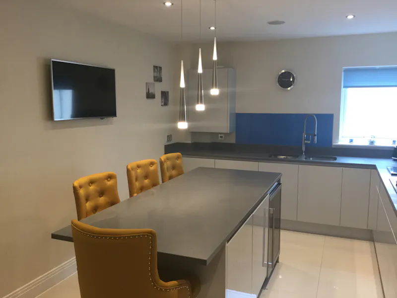 Kitchen island at Modern flat in Rickmansworth, F1164 (photo 11)