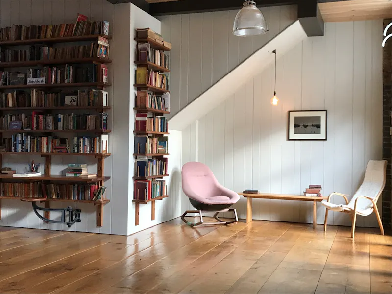 Living Room at Classic Hoxton loft apartment, F900 (photo 11)