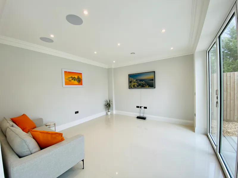 Living Room at Large bright Esher house, D2475 (photo 8)
