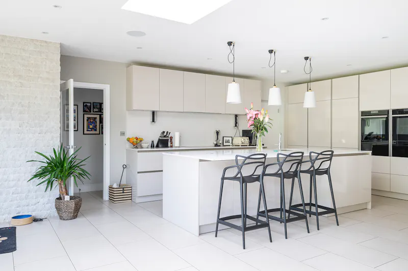 Contemporary Esher house, D2476 (photo 3)