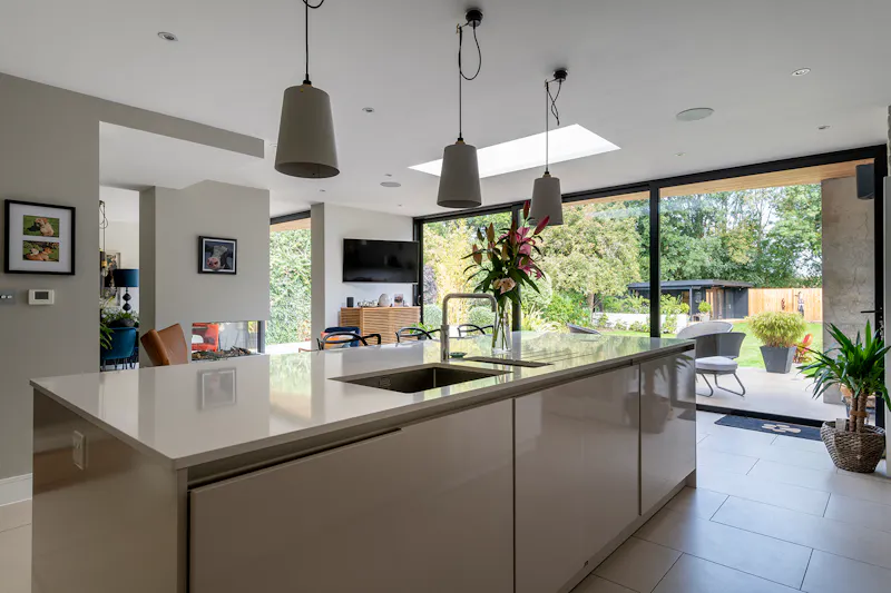Contemporary Esher house, D2476 (photo 5)