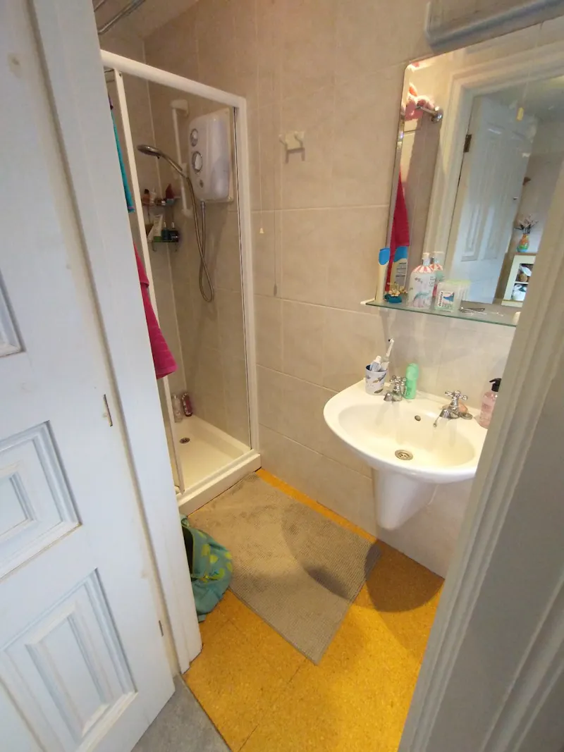 Bathroom at Edwardian Farnham family house, E480 (photo 11)