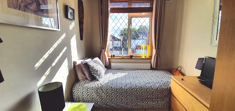 Bedroom at Modern Crystal Palace Home, D2503 (photo 15)