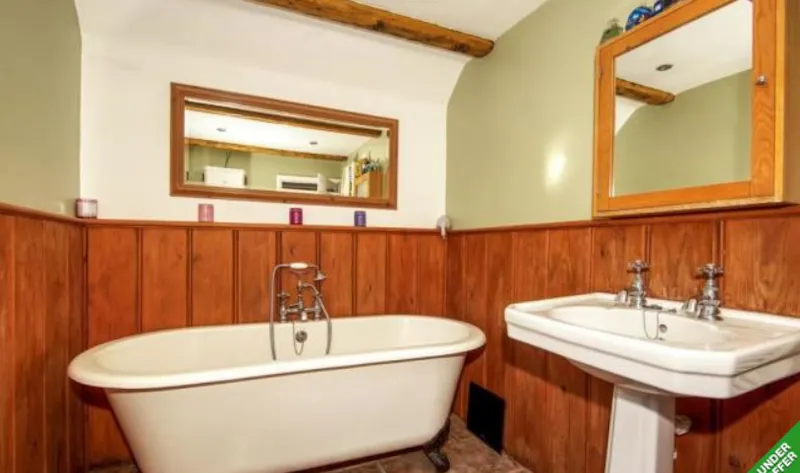 Bathroom at Pink cottage in Herne Bay, C922 (photo 9)
