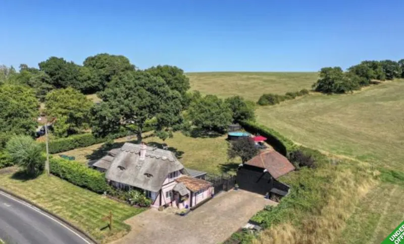 Pink cottage in Herne Bay, C922 (photo 13)
