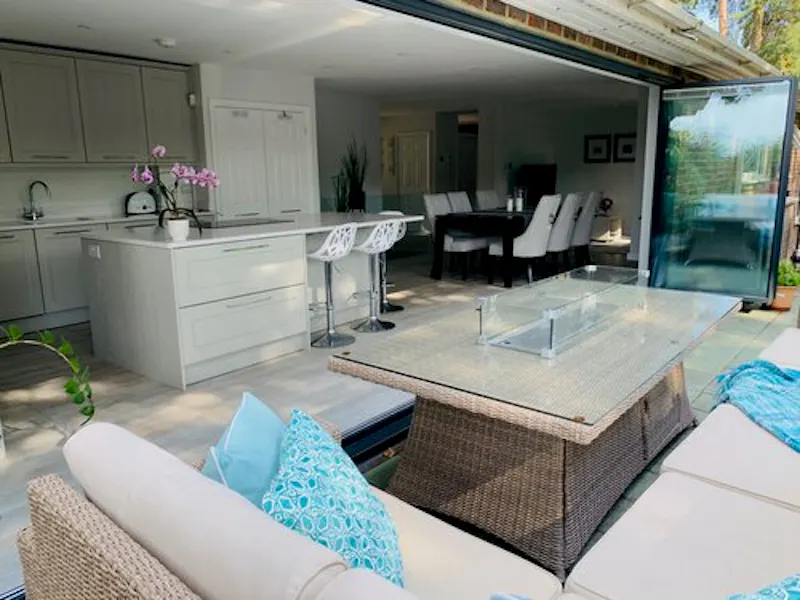 Open plan at Modern bungalow Camberley , D2511 (photo 8)