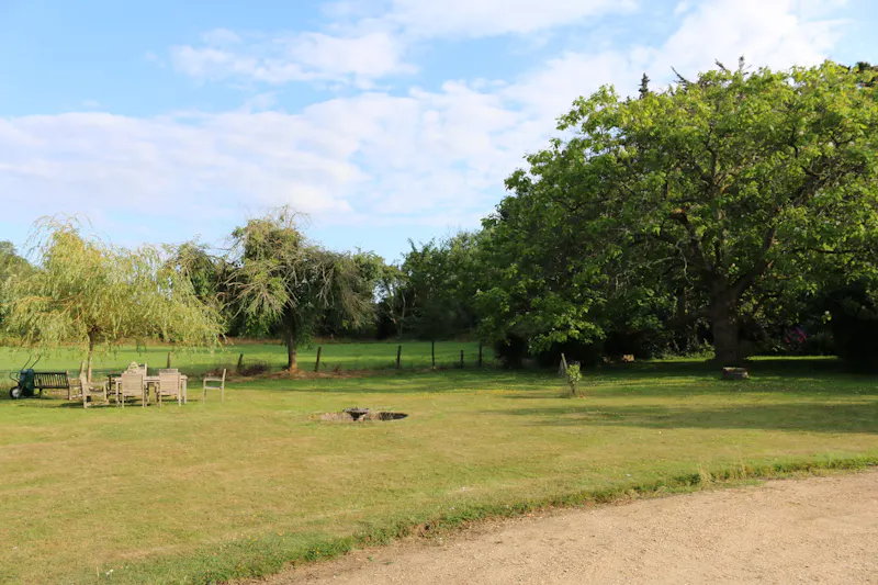 Garden at New Forest country house, A1543 (photo 26)