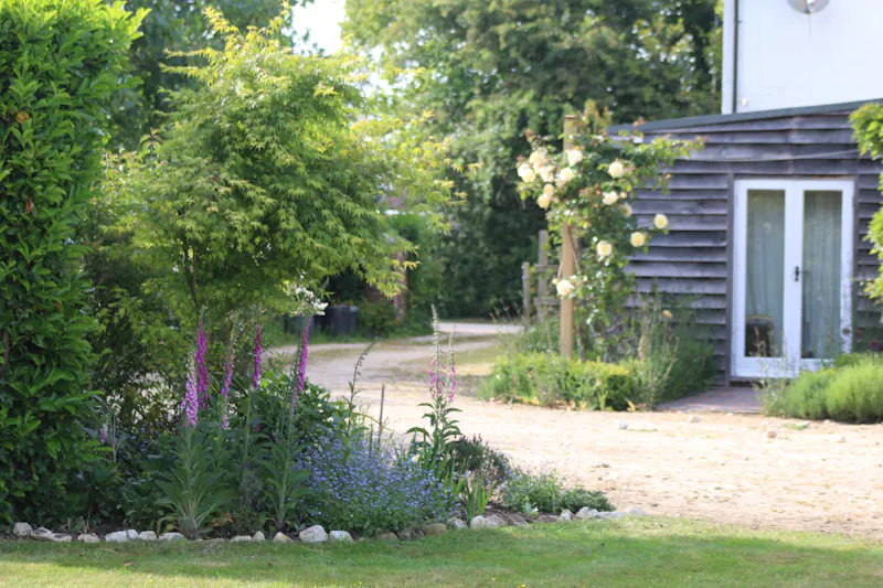 Driveway at New Forest country house, A1543 (photo 22)