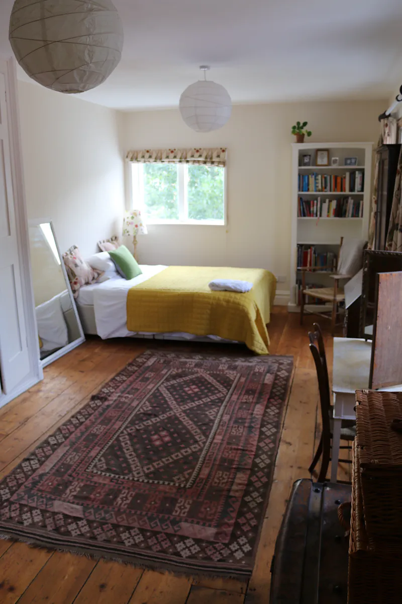 Bedroom at New Forest country house, A1543 (photo 18)