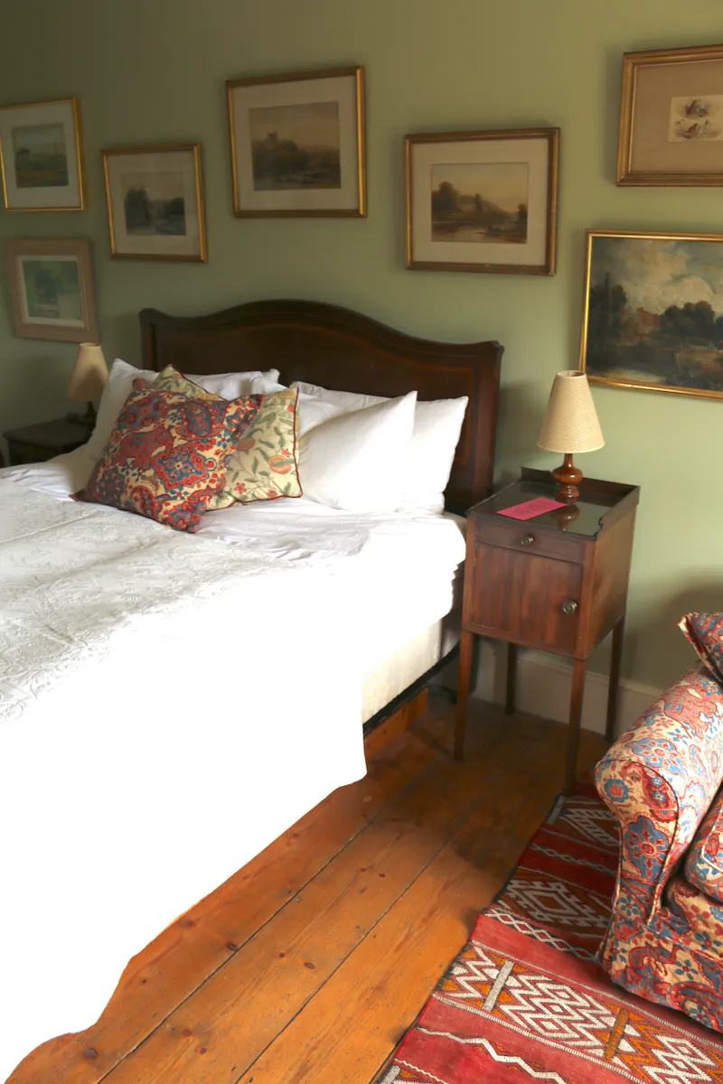 Bedroom - main at New Forest country house, A1543 (photo 10)