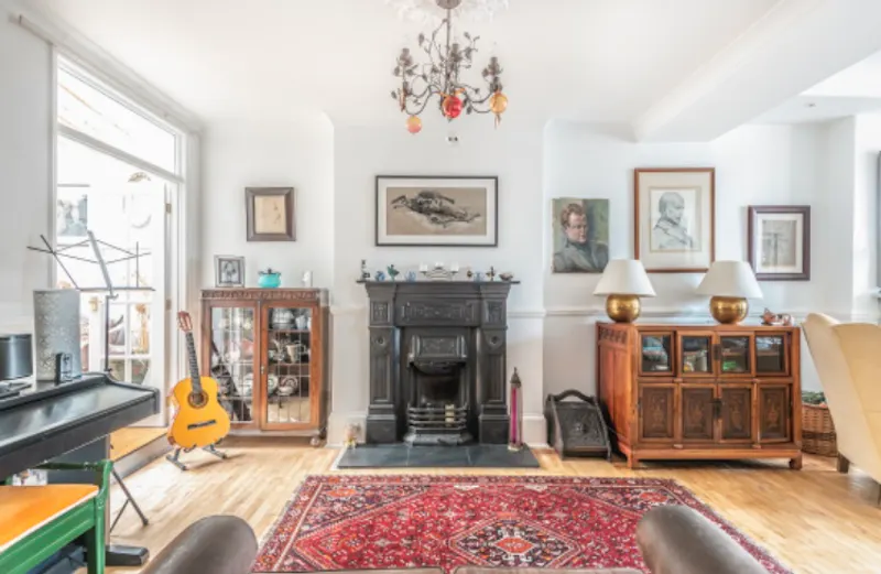 Sitting room at West Norwood artistic semi, D2537 (photo 5)