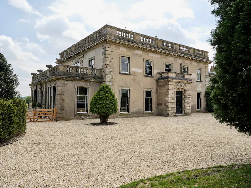 Driveway at Stunning Solihull Manor , A1542 (photo 32)