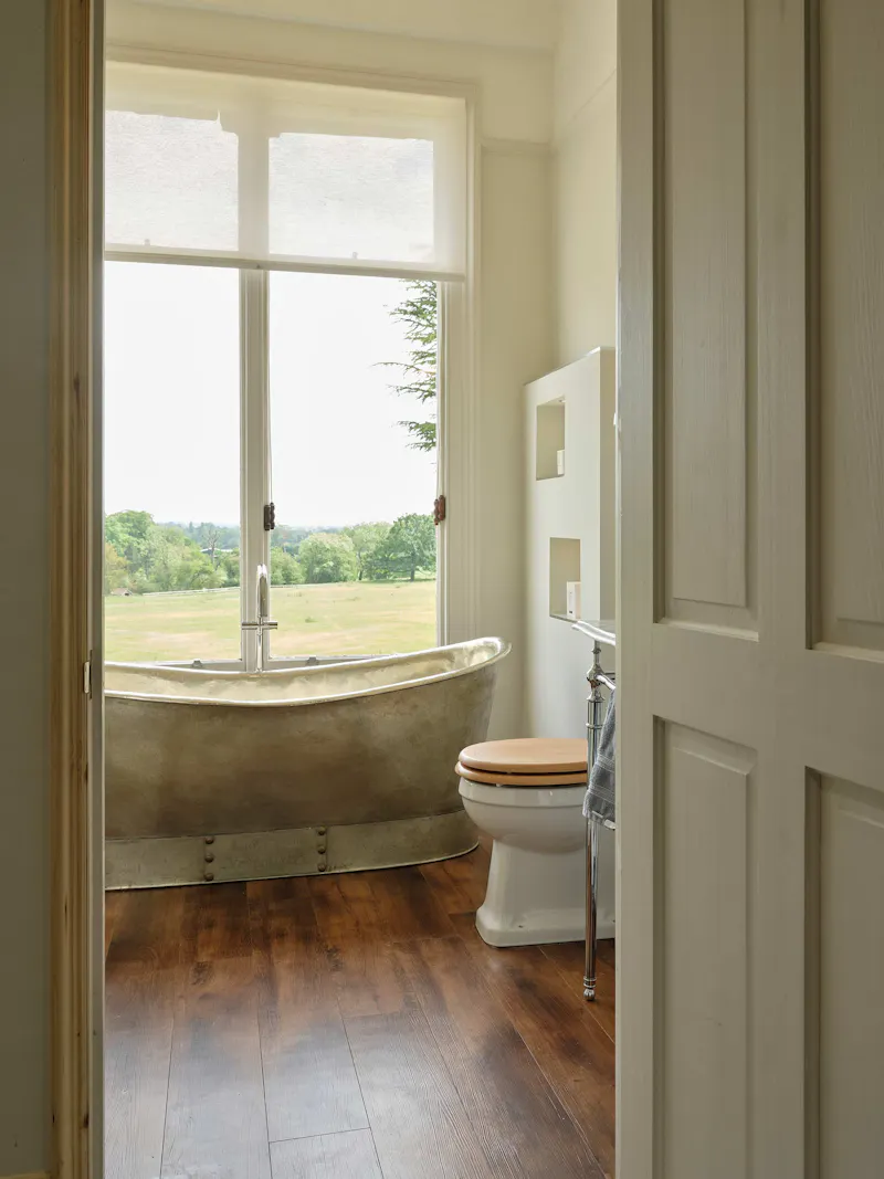 Bath at Stunning Solihull Manor , A1542 (photo 18)