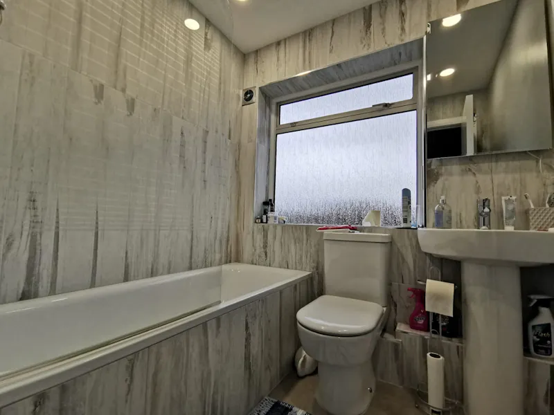 Bathroom at Modern semi in Greenford, D2541 (photo 6)