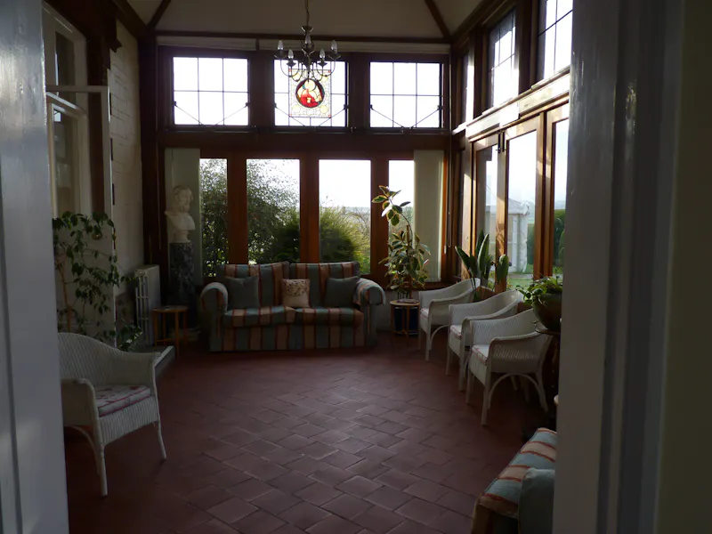 Conservatory at Guildford country house, B1902 (photo 9)