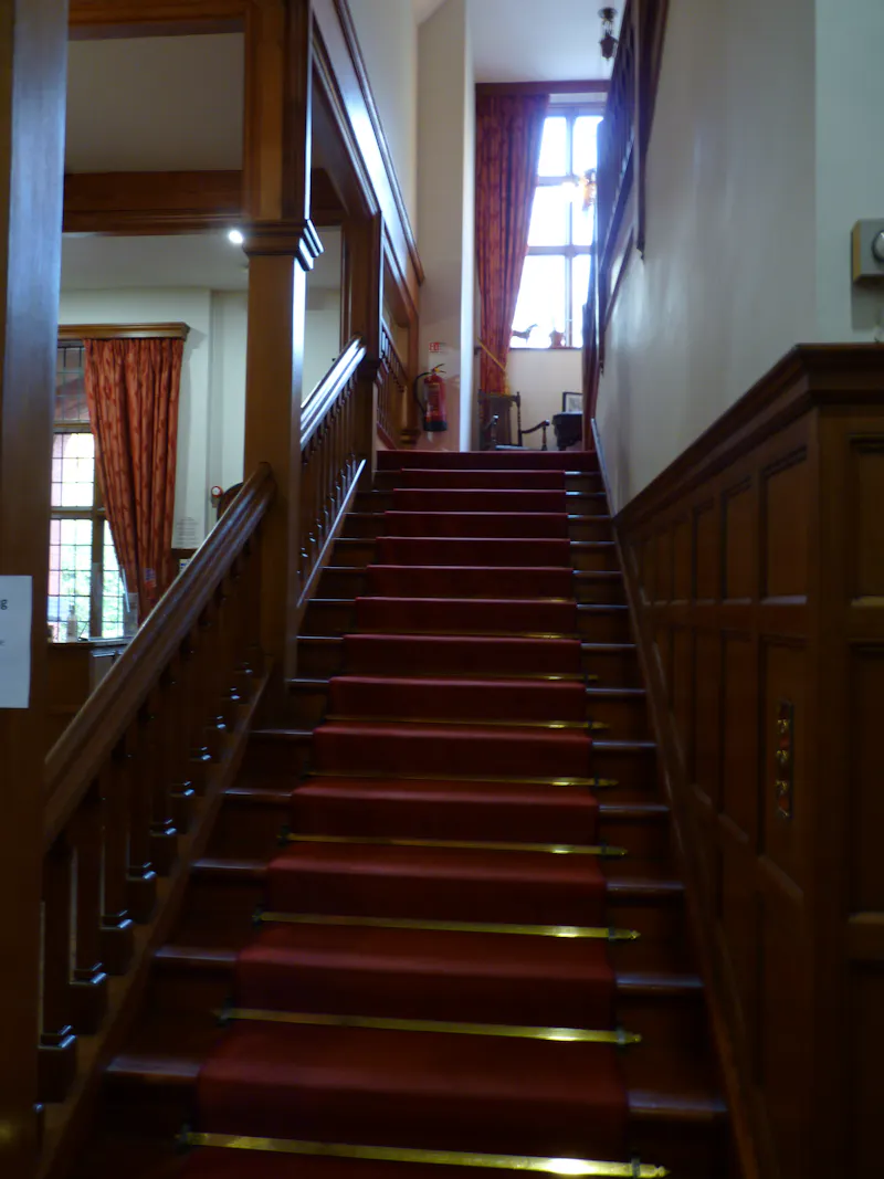 Staircase at Guildford country house, B1902 (photo 10)