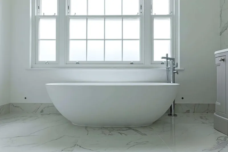 Bath - rolltop at New Georgian house Shiplake, A1556 (photo 11)
