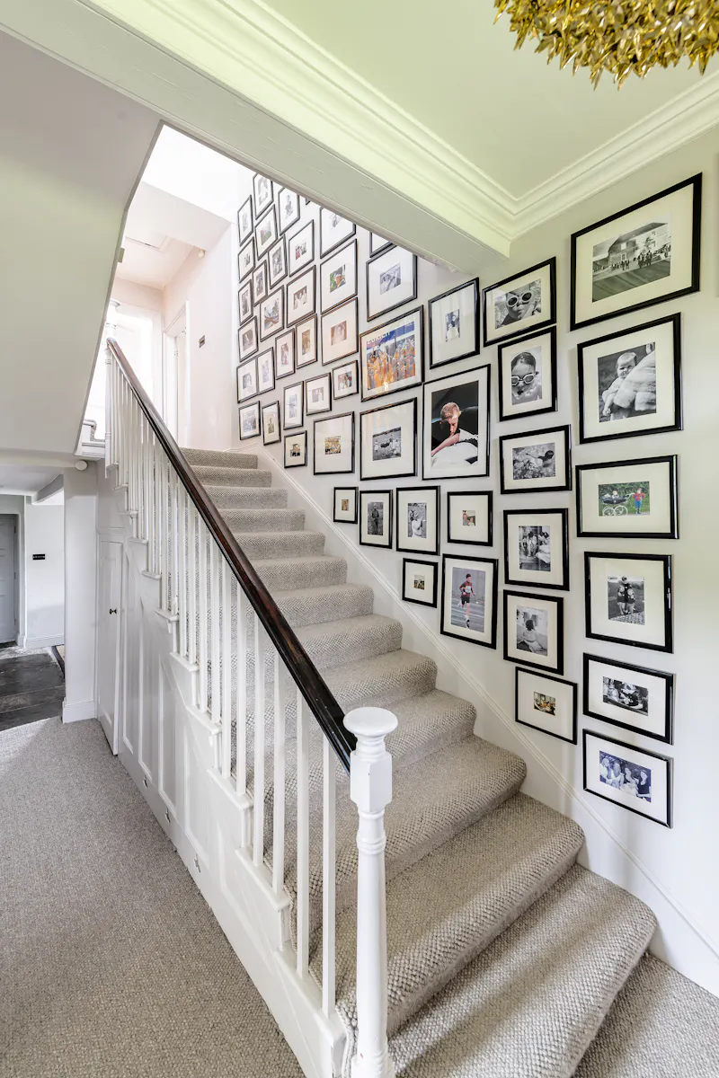 Staircase at Georgian house in Bruton, A1557 (photo 12)