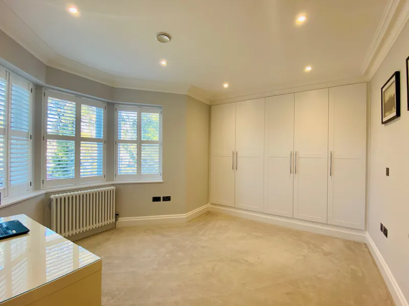 Bedroom at Large bright Esher house, D2475 (photo 12)