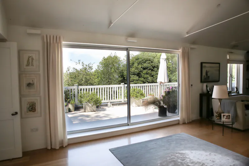 Modern Wimbledon house, D2087 (photo 44)