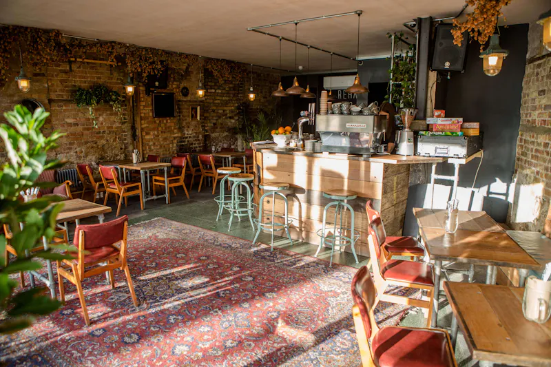 Exposed brick at Quirky Hackney bar, R851 (photo 1)