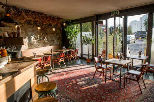 Quirky Hackney bar, R851