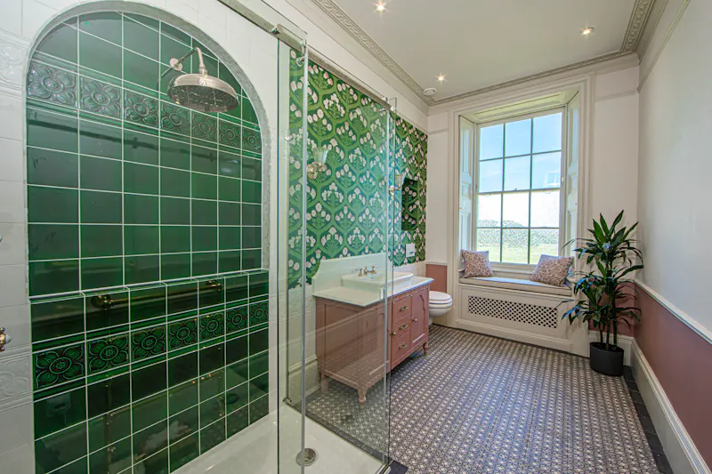 Bathroom at Neo-Classical Chelmsford villa, A1541 (photo 16)
