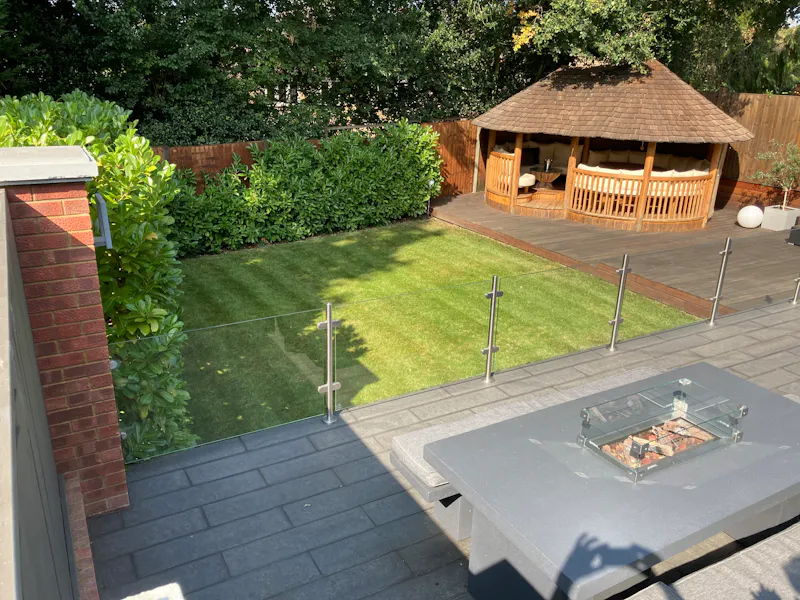 Garden at Mock Tudor house in Chalfont , D2482 (photo 11)