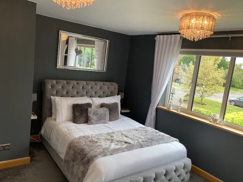 Bedroom at Mock Tudor house in Chalfont , D2482 (photo 7)