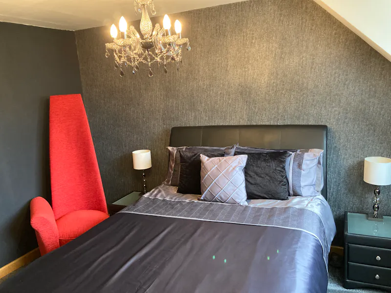Bedroom at Mock Tudor house in Chalfont , D2482 (photo 8)