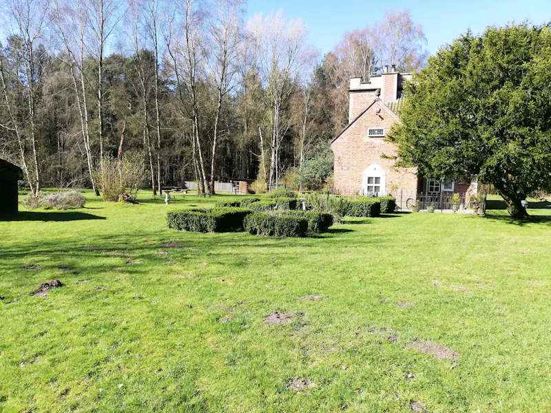 Gothic Hilborough hunting lodge, G316 (photo 12)
