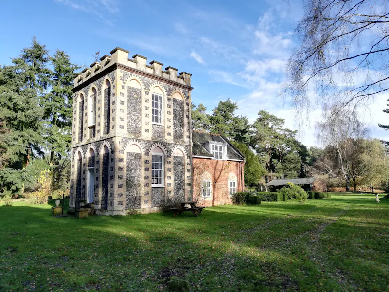 Gothic Hilborough hunting lodge, G316 (photo 15)