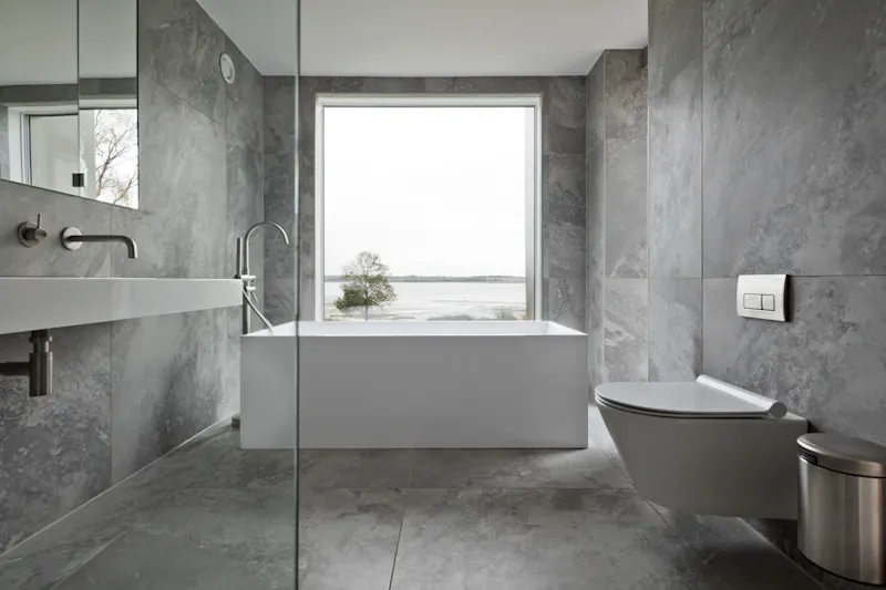 Bath - rolltop at Award winning Harkstead house, K458 (photo 20)