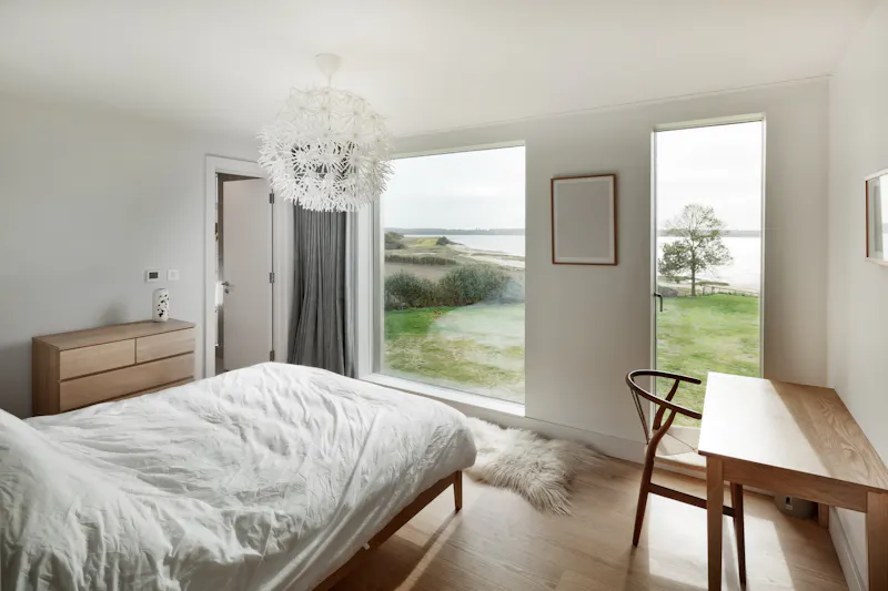Bedroom at Award winning Harkstead house, K458 (photo 21)