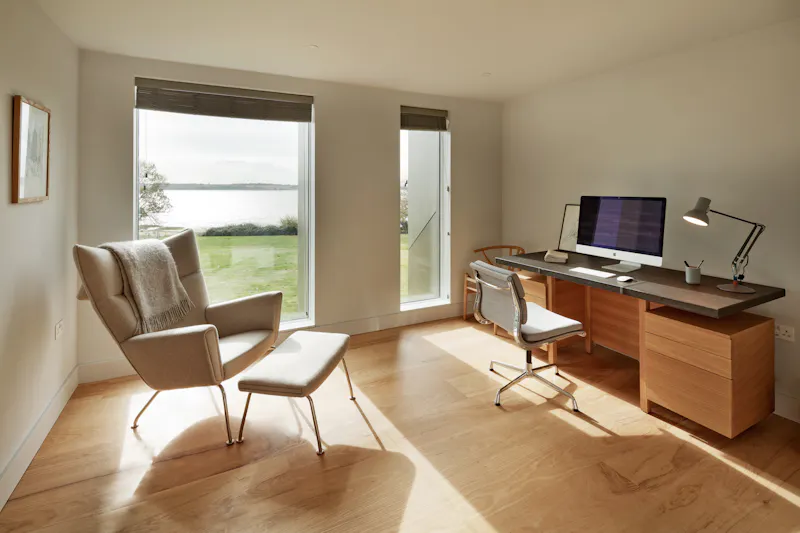 Study at Award winning Harkstead house, K458 (photo 14)