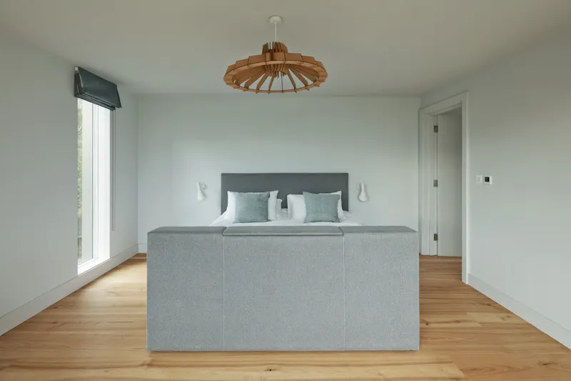 Bedroom at Award winning Harkstead house, K458 (photo 19)