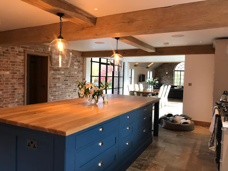 Exposed brick at Modern house in Little Horsted, D2529 (photo 1)